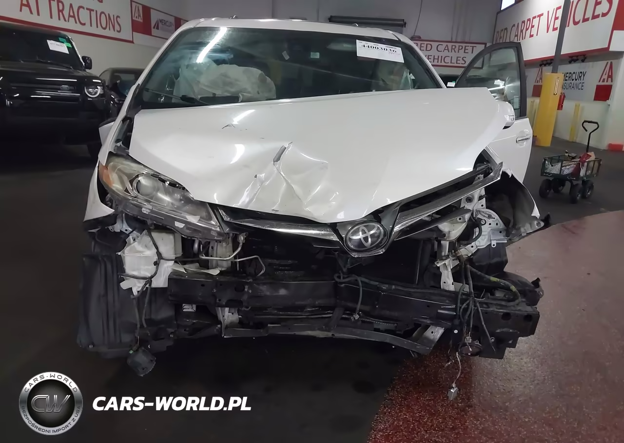 2018 Toyota Sienna Limited Premium 7 Passenger VIN:5TDYZ3DC0JS940165 - 10