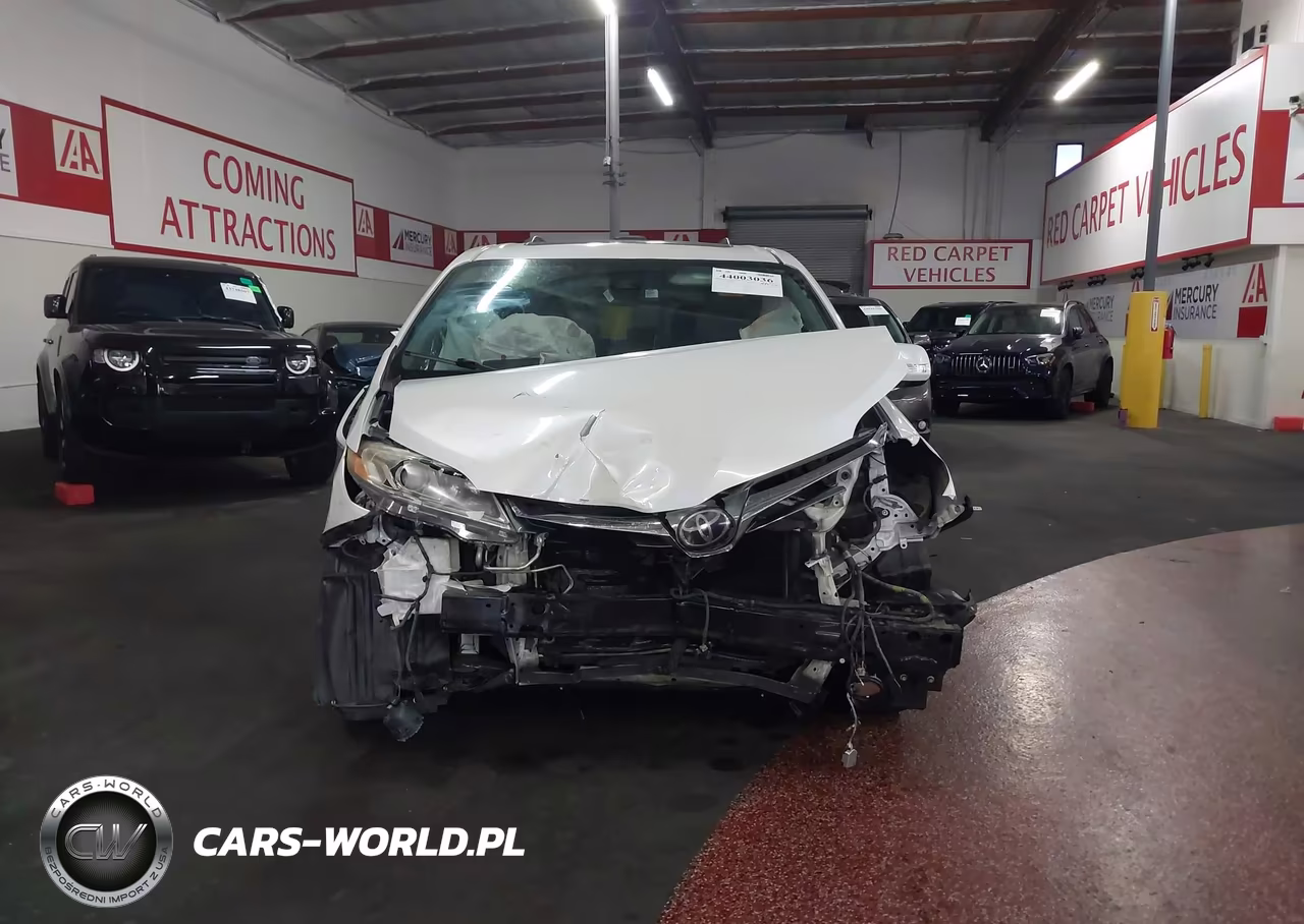 2018 Toyota Sienna Limited Premium 7 Passenger VIN:5TDYZ3DC0JS940165 - 13