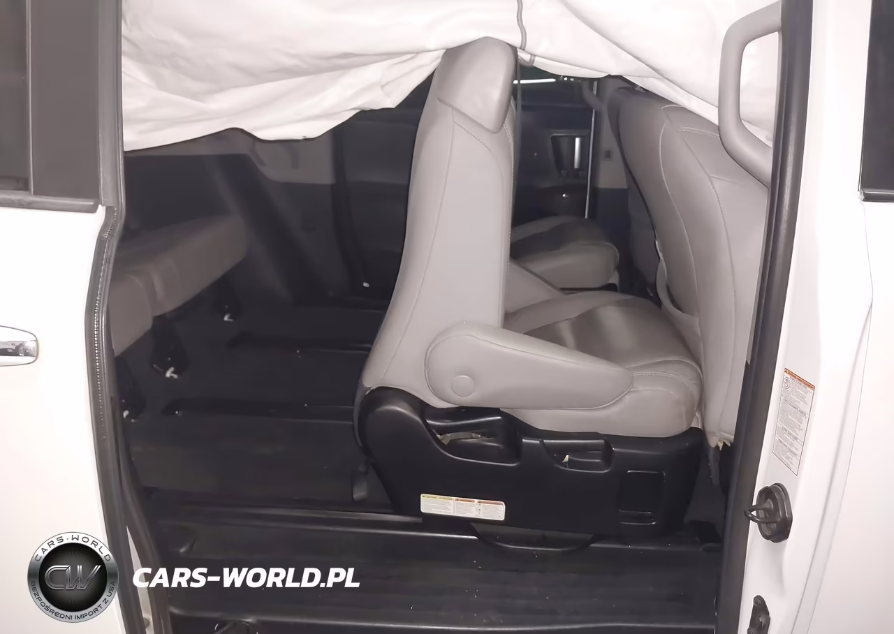 2018 Toyota Sienna Limited Premium 7 Passenger VIN:5TDYZ3DC0JS940165 - 8