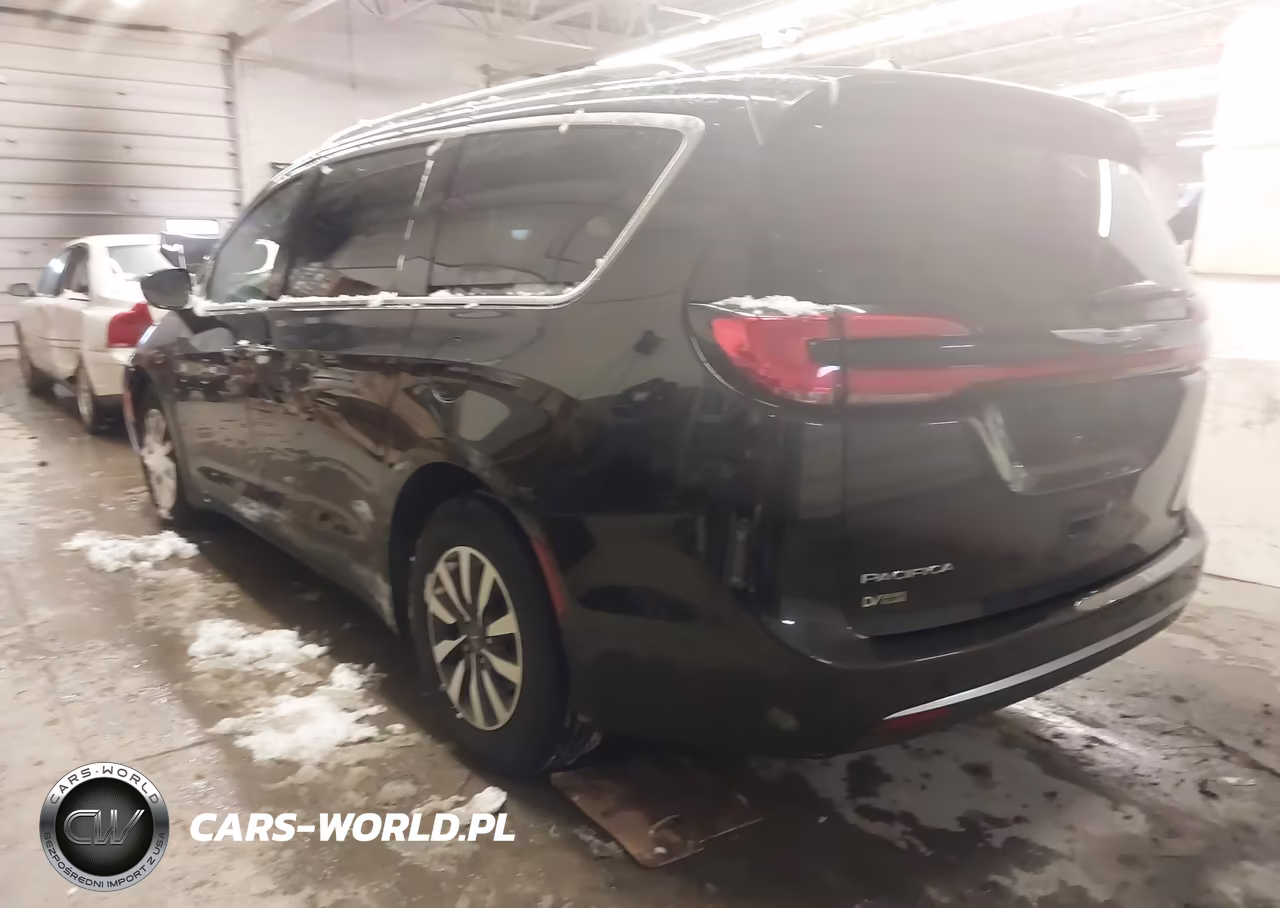 2021 Chrysler Pacifica Touring L VIN:2C4RC1BG7MR511487 - 3