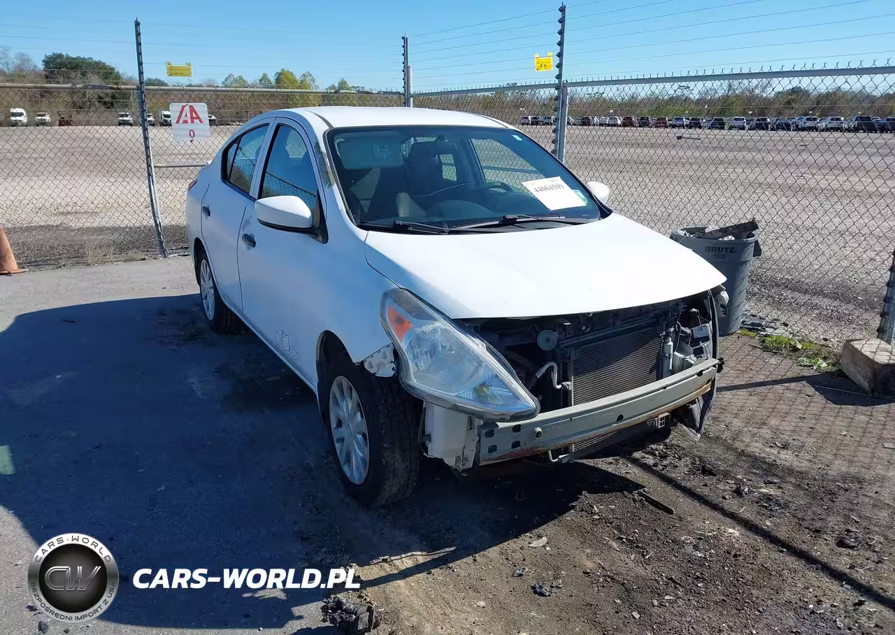 2017 Nissan Versa 1.6 S+