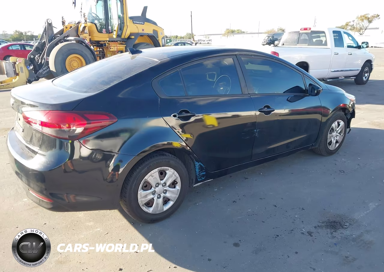 2017 Kia Forte Lx VIN:3KPFK4A7XHE145217 - 4