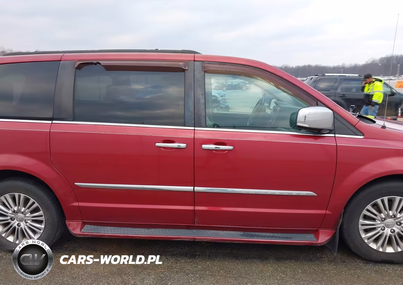 2015 Chrysler Town & Country Touring-L VIN:2C4RC1CG6FR656697 - 13
