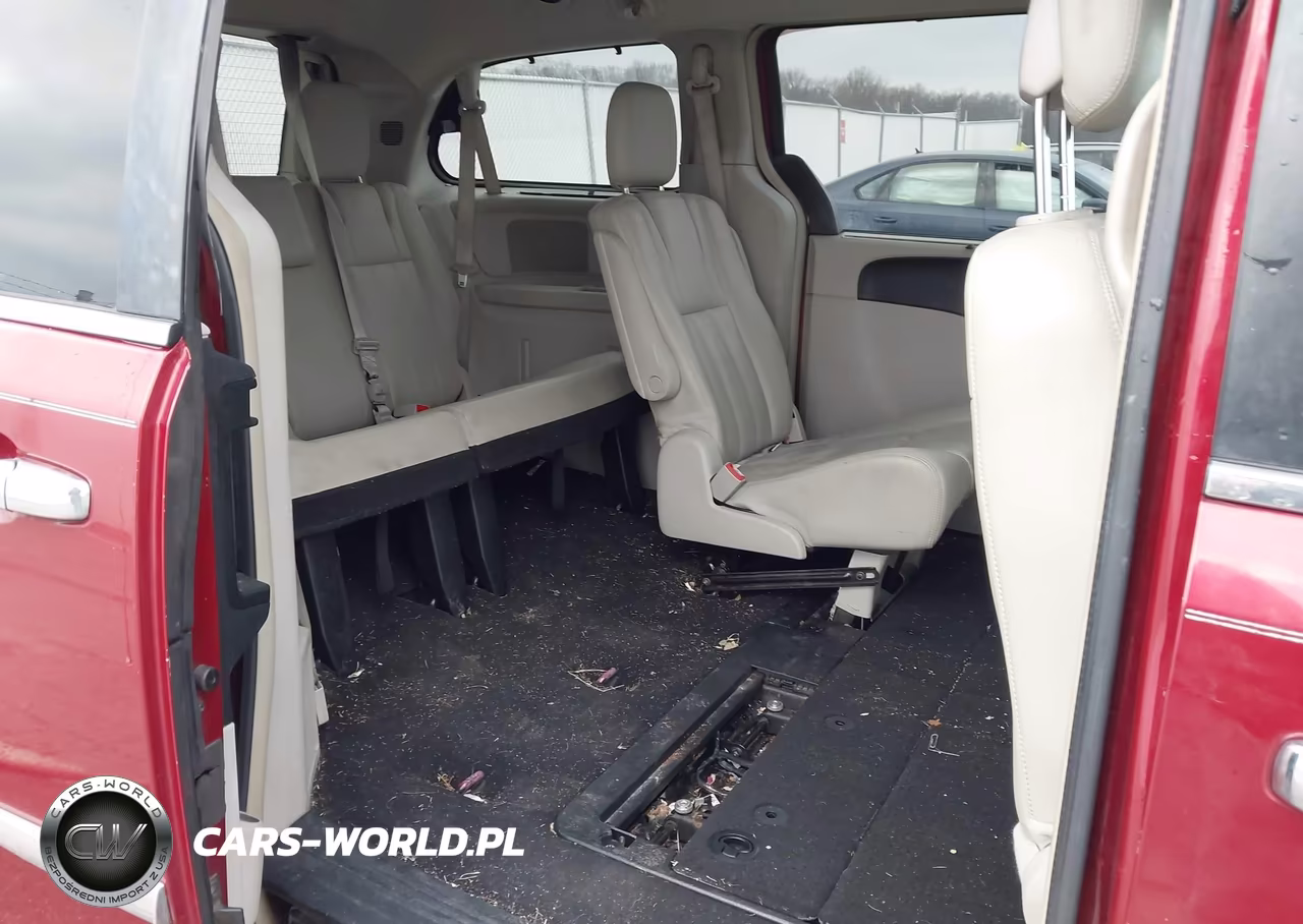 2015 Chrysler Town & Country Touring-L VIN:2C4RC1CG6FR656697 - 8