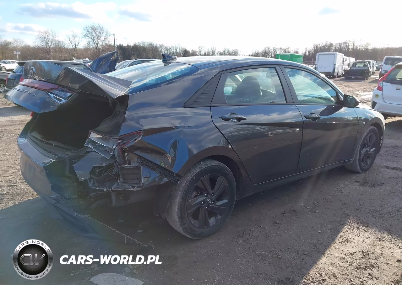 2022 Hyundai Elantra Sel VIN:5NPLM4AG8NH071493 - 4