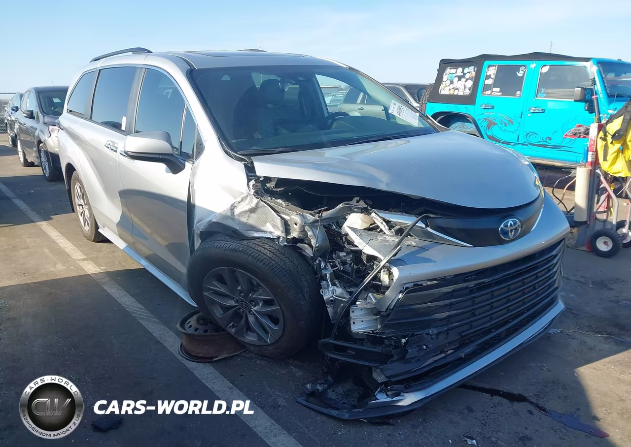 2025 Toyota Sienna Xle
