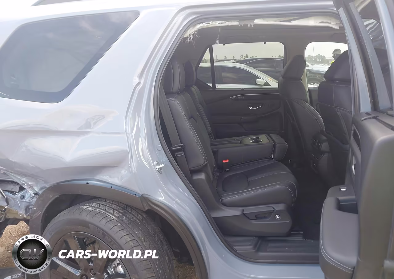 2025 Honda Pilot Touring VIN:5FNYG2H74SB038086 - 8