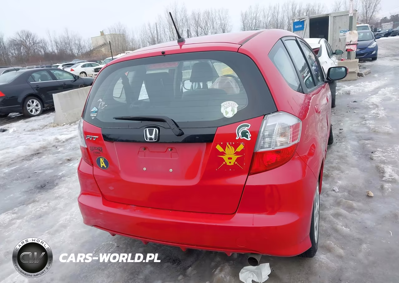 2013 Honda Fit VIN:JHMGE8H32DC001702 - 16