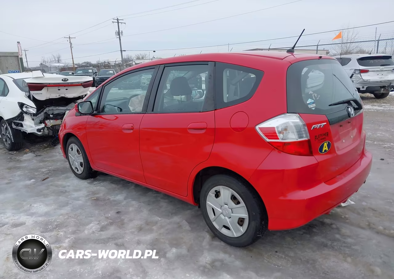 2013 Honda Fit VIN:JHMGE8H32DC001702 - 3