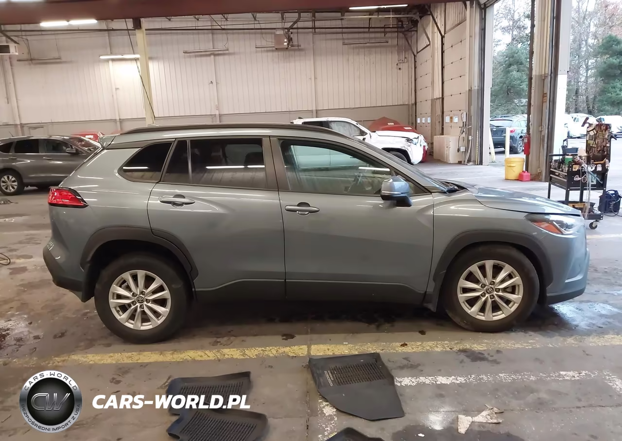 2022 Toyota Corolla Cross Le VIN:7MUCAABGXNV002780 - 13