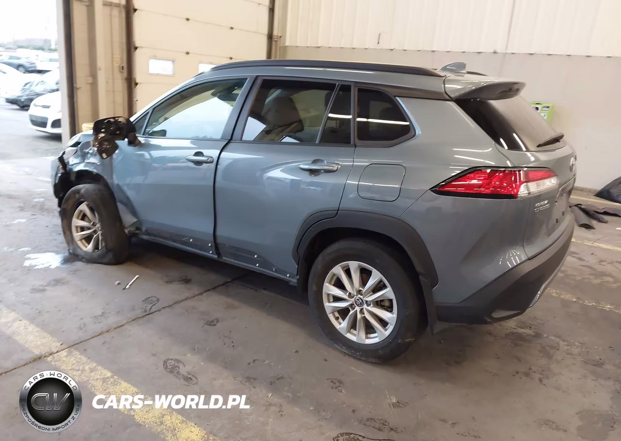 2022 Toyota Corolla Cross Le VIN:7MUCAABGXNV002780 - 3