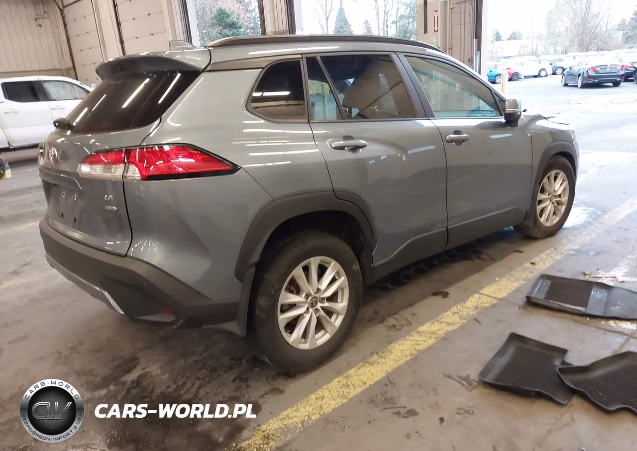 2022 Toyota Corolla Cross Le VIN:7MUCAABGXNV002780 - 4