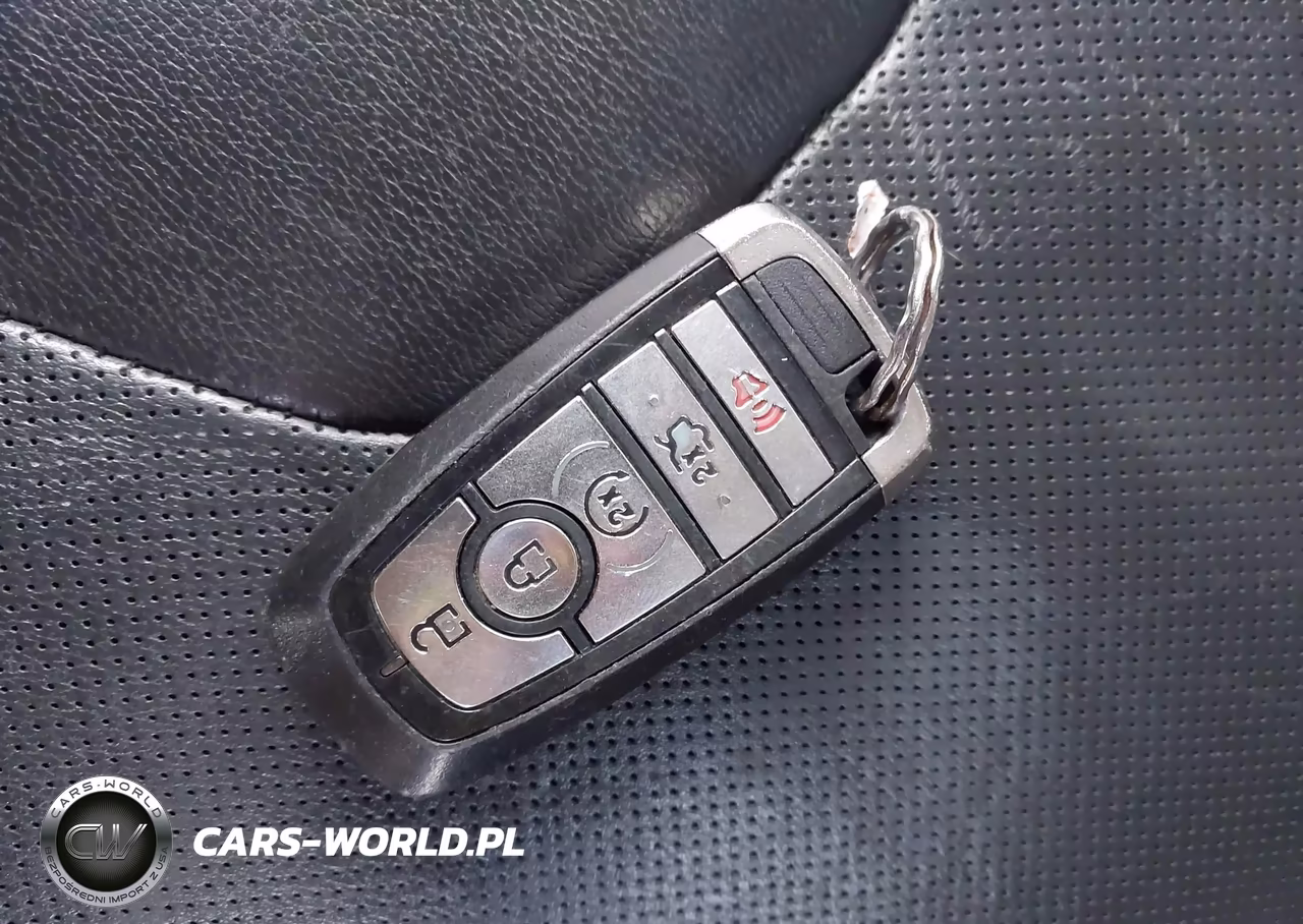 2018 Ford Fusion Titanium VIN:3FA6P0D90JR138515 - 11