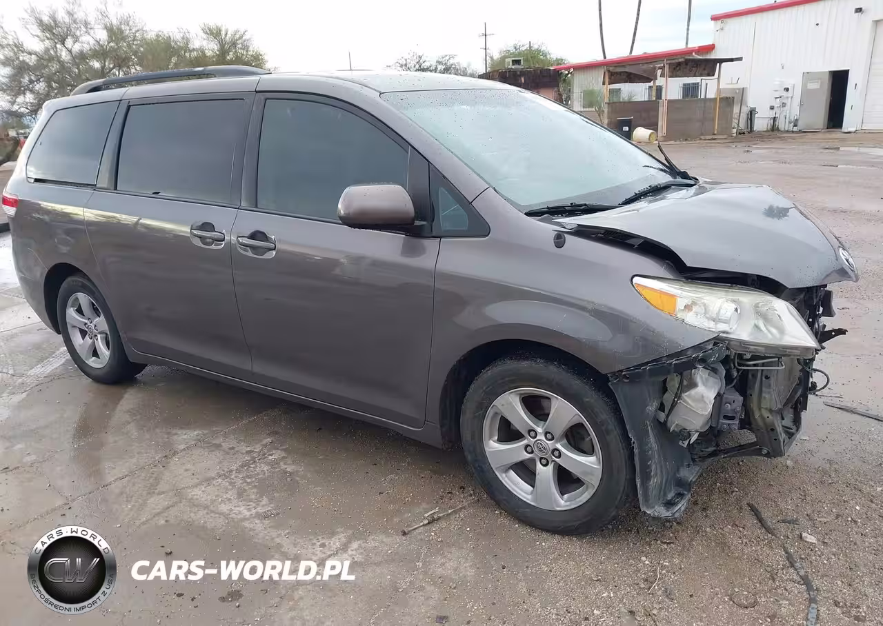 2013 Toyota Sienna Le V6 8 Passenger