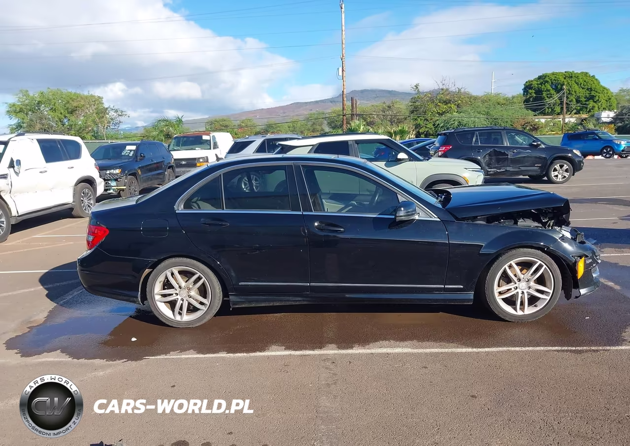 2013 Mercedes-Benz C 250 Sport VIN:WDDGF4HB3DA755143 - 13