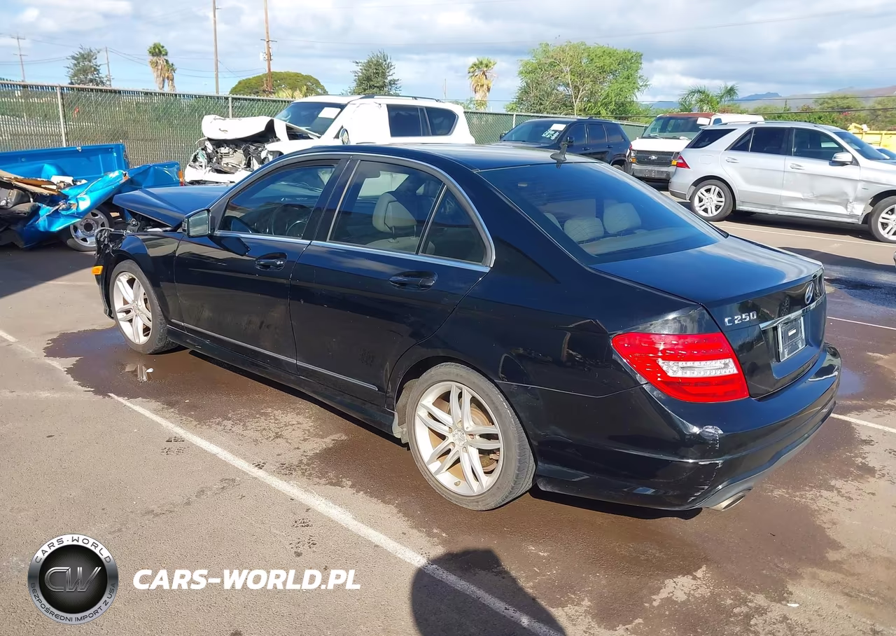 2013 Mercedes-Benz C 250 Sport VIN:WDDGF4HB3DA755143 - 3