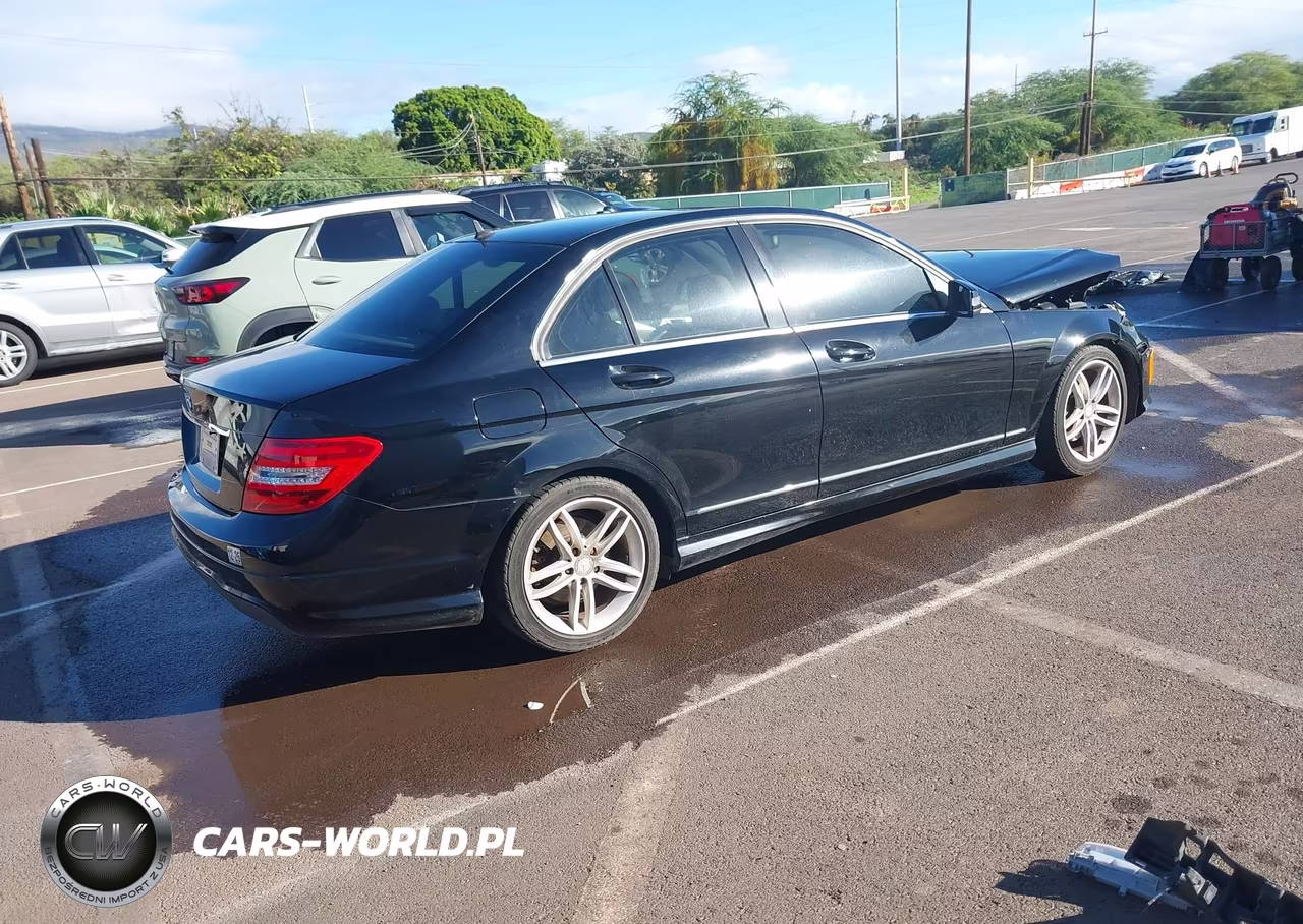 2013 Mercedes-Benz C 250 Sport VIN:WDDGF4HB3DA755143 - 4