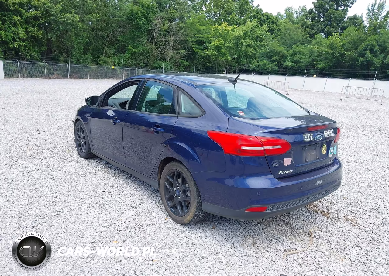 2016 Ford Focus Se VIN:1FADP3F23GL368811 - 3