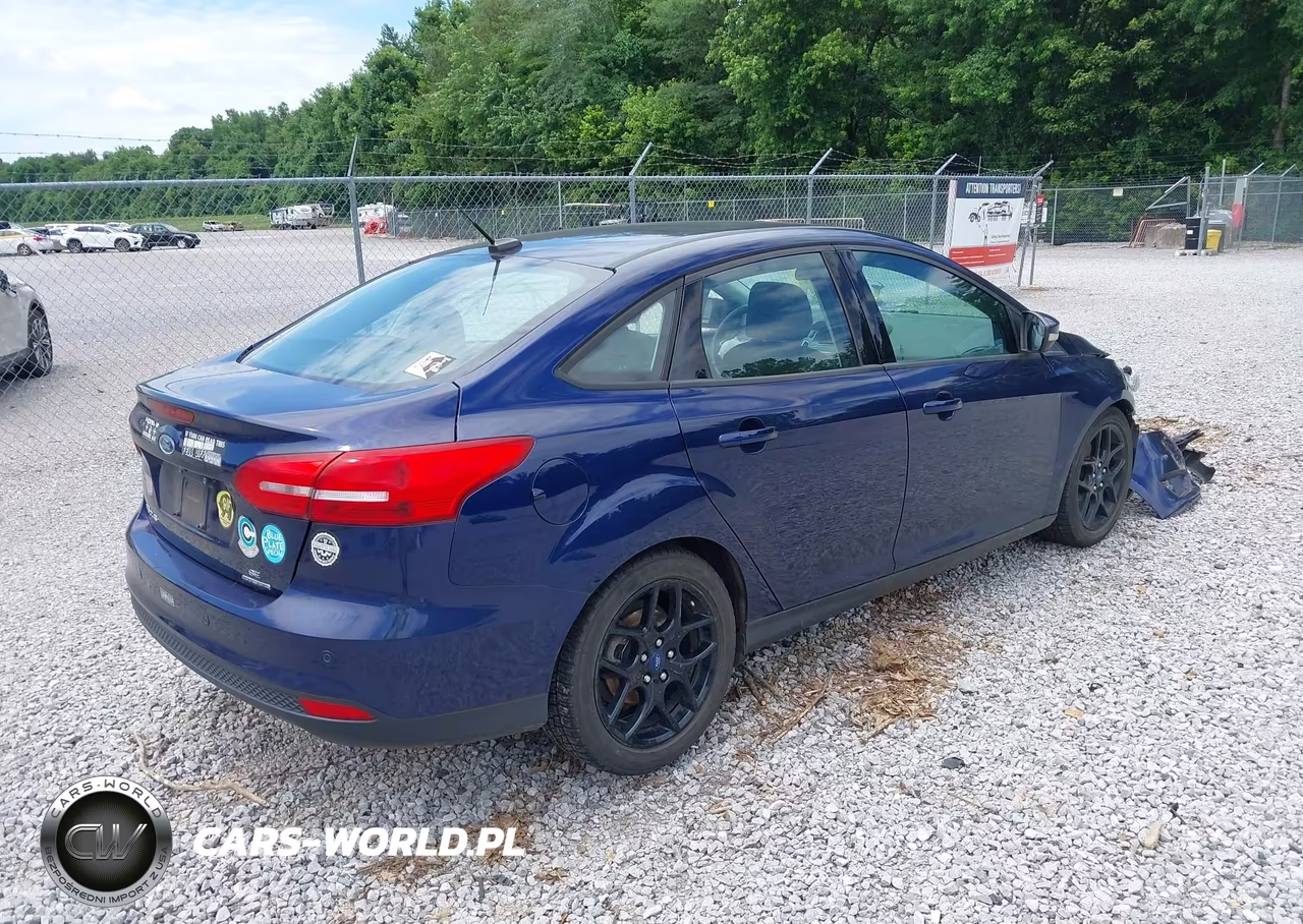 2016 Ford Focus Se VIN:1FADP3F23GL368811 - 4
