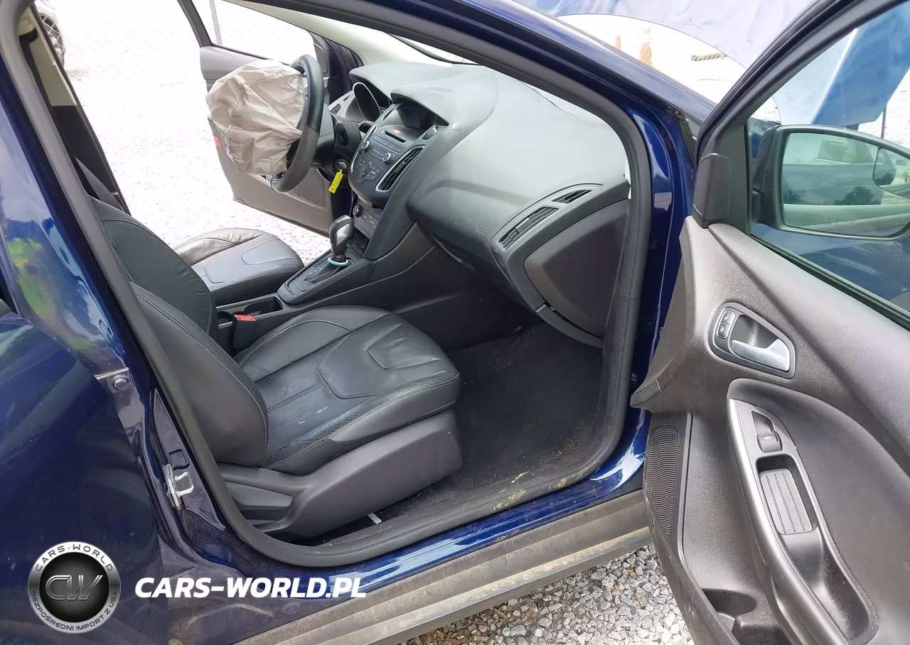 2016 Ford Focus Se VIN:1FADP3F23GL368811 - 5