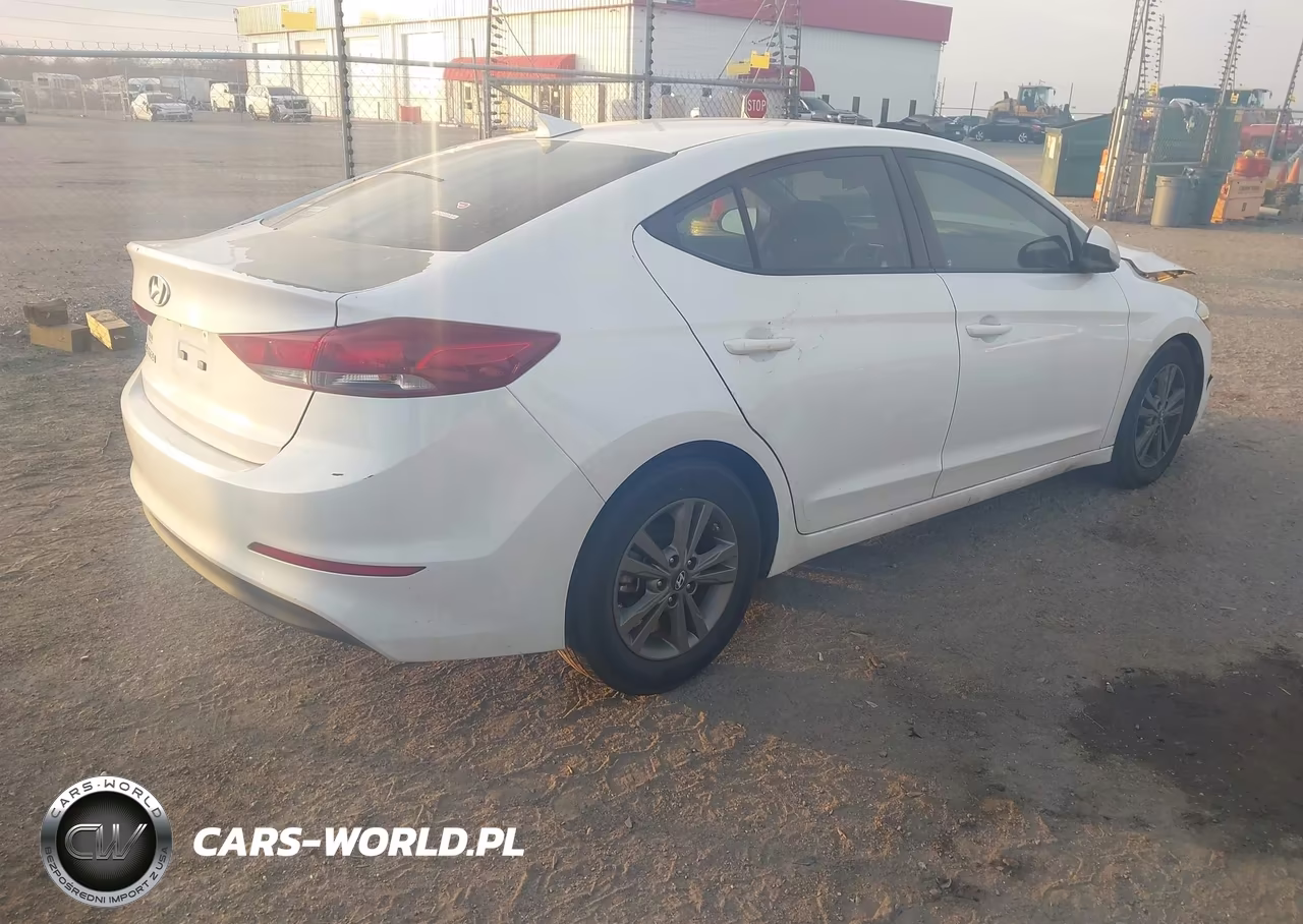 2018 Hyundai Elantra Sel VIN:5NPD84LF0JH339914 - 4