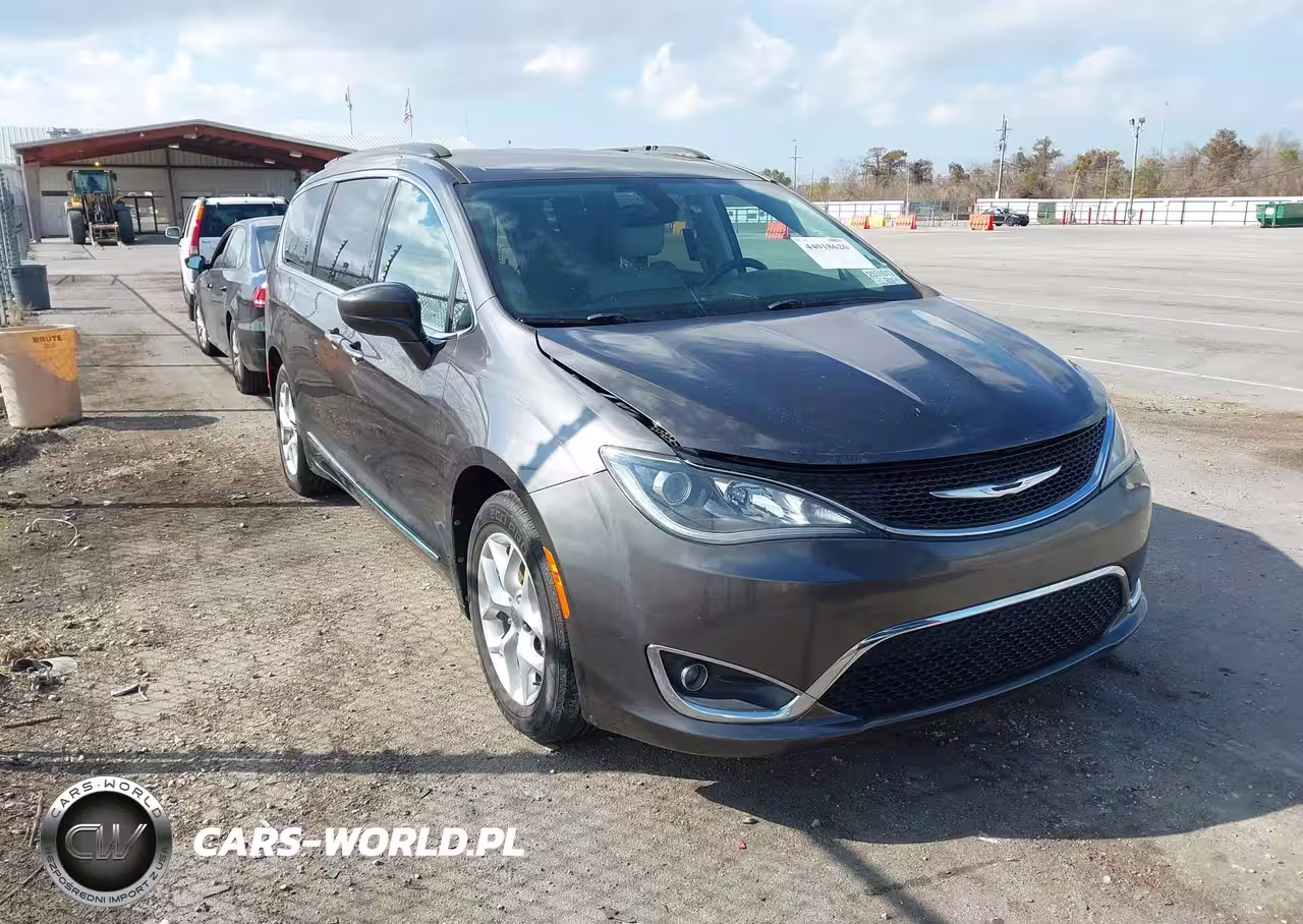 2017 Chrysler Pacifica Touring-L