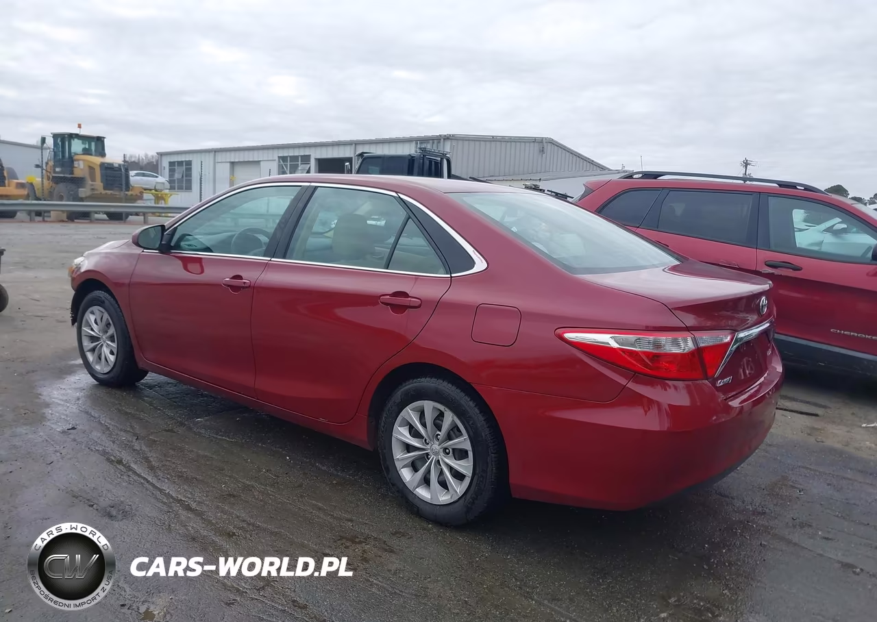 2015 Toyota Camry Le VIN:4T1BF1FK4FU978083 - 3