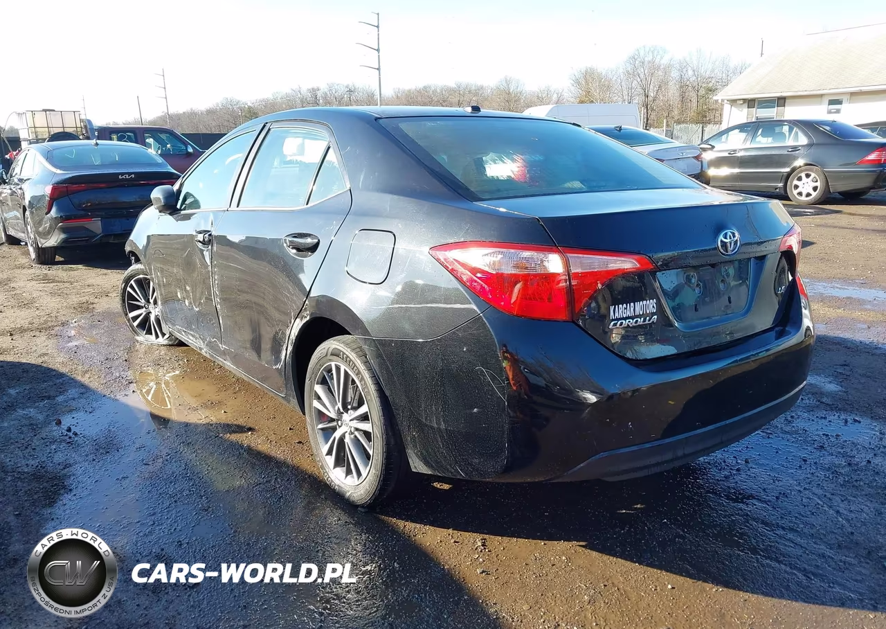 2018 Toyota Corolla Le VIN:2T1BURHE1JC011310 - 3