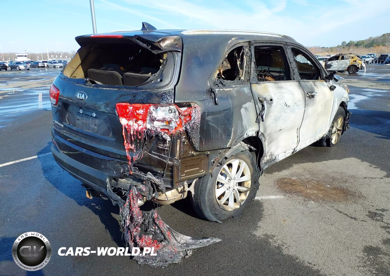 2017 Kia Sorento 2.4L Lx VIN:5XYPGDA3XHG206328 - 4