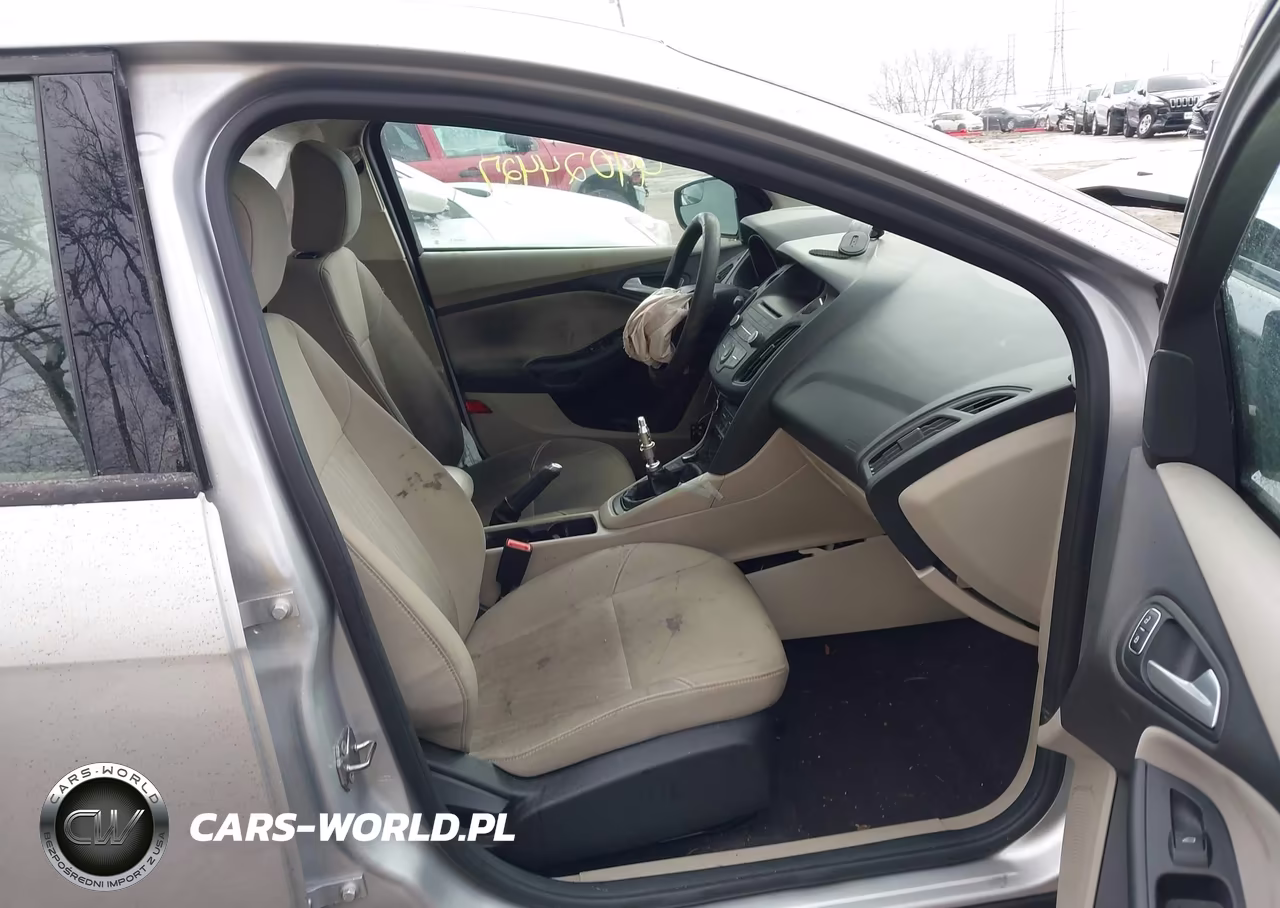 2017 Ford Focus Se VIN:1FADP3FE8HL295088 - 5