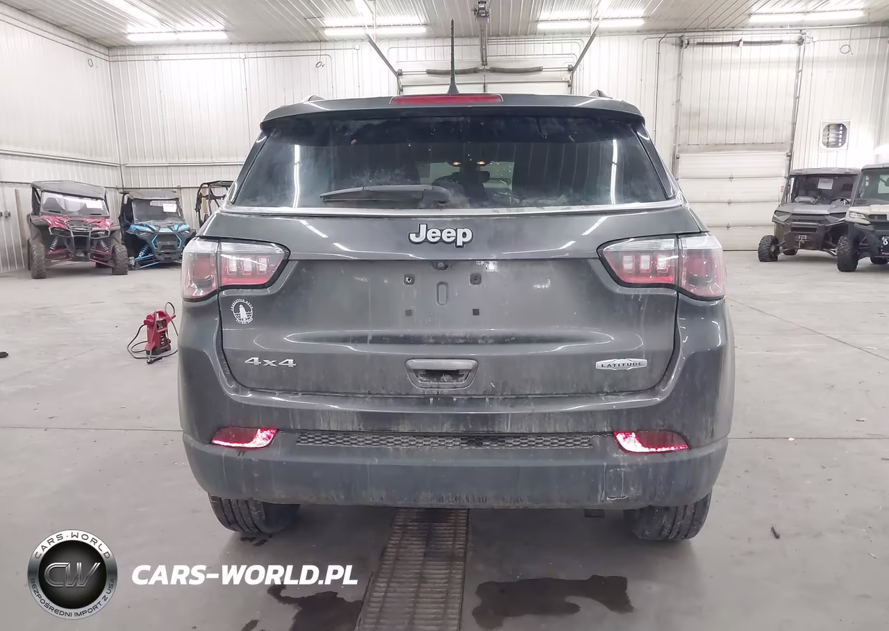 2018 Jeep Compass Latitude 4X4 VIN:3C4NJDBB2JT178635 - 17
