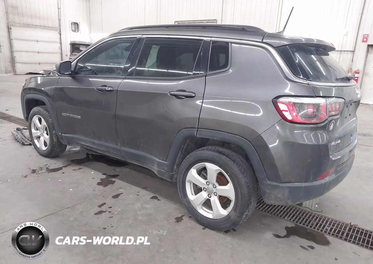 2018 Jeep Compass Latitude 4X4 VIN:3C4NJDBB2JT178635 - 3