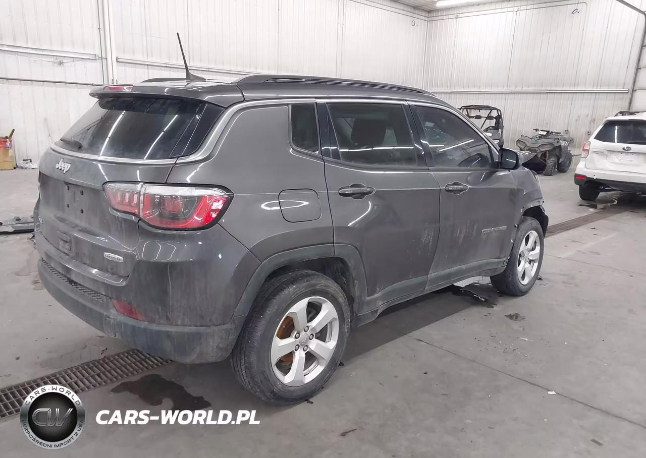 2018 Jeep Compass Latitude 4X4 VIN:3C4NJDBB2JT178635 - 4