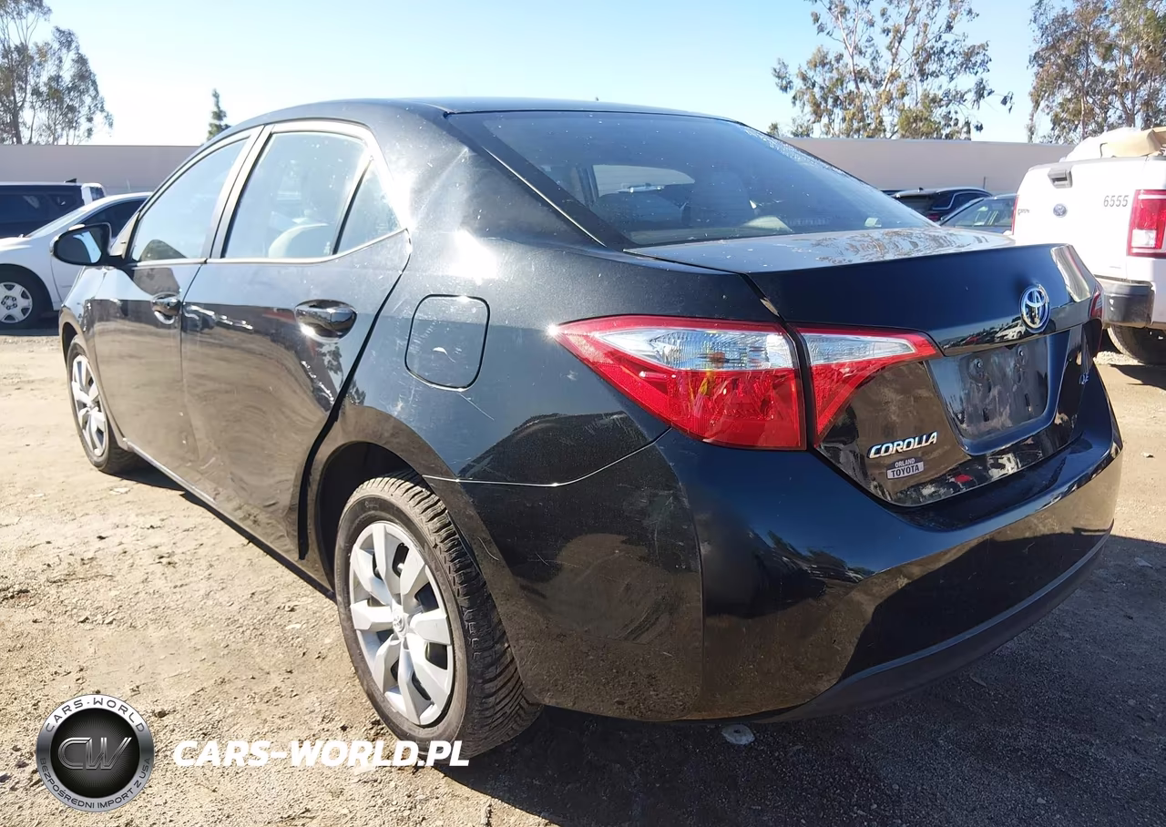 2015 Toyota Corolla Le VIN:2T1BURHE8FC441312 - 3