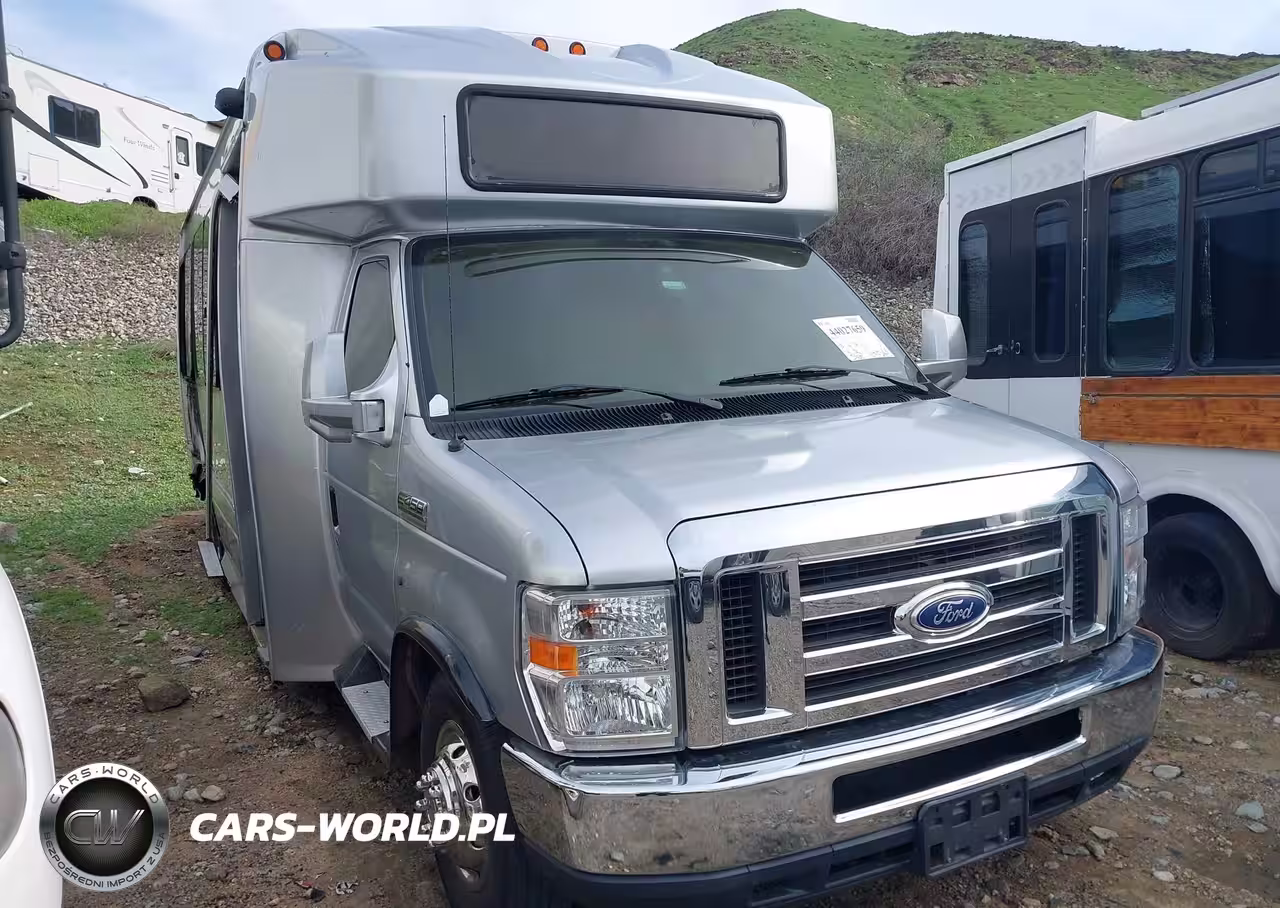 2015 Ford E-450 Cutaway