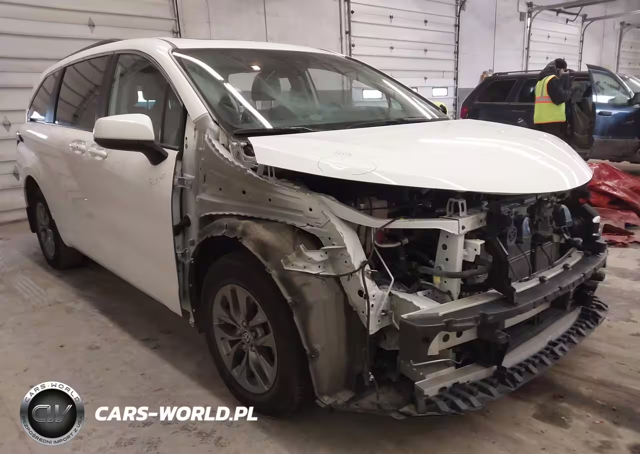 2024 Toyota Sienna Le