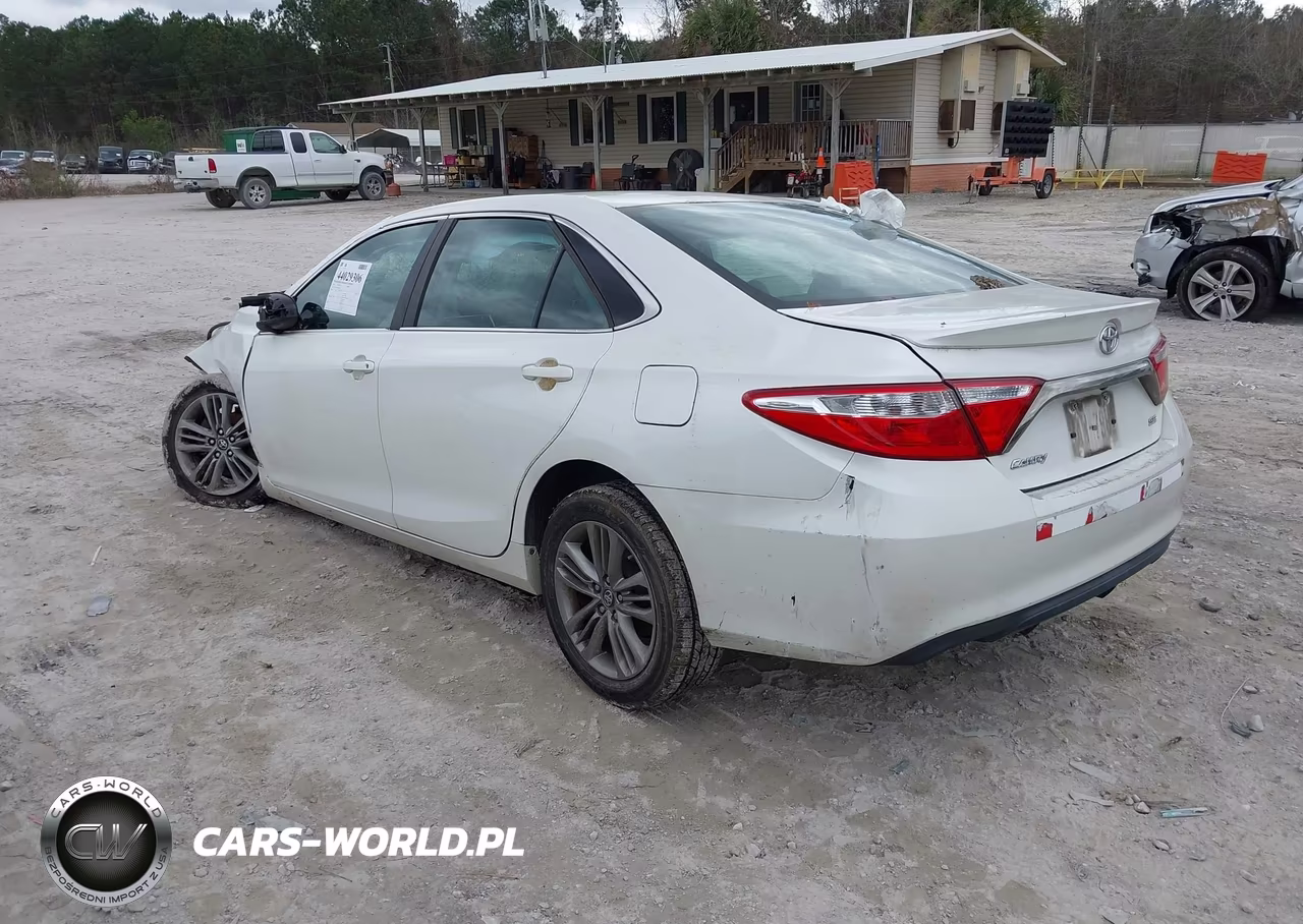 2016 Toyota Camry Se VIN:4T1BF1FK1GU228495 - 3