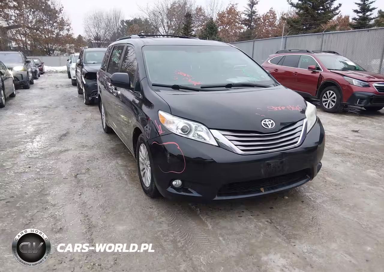 2015 Toyota Sienna Xle 8 Passenger