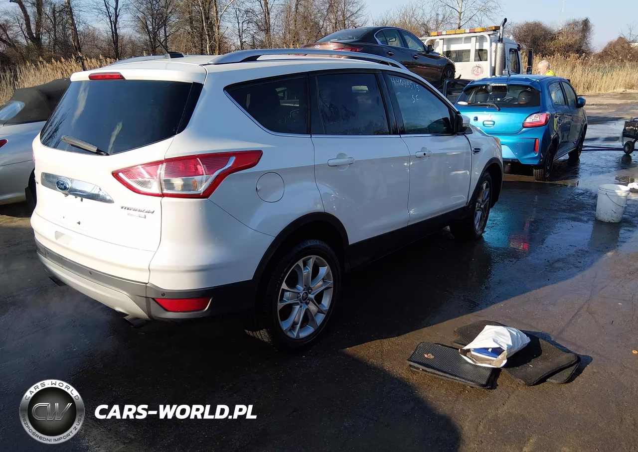 2015 Ford Escape Titanium VIN:1FMCU9J92FUC86160 - 4