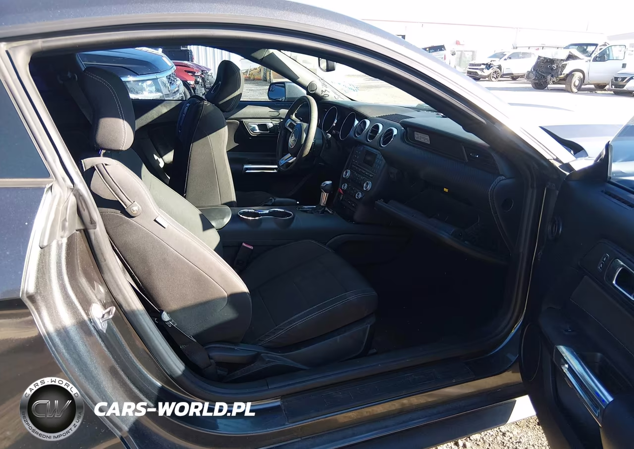 2016 Ford Mustang V6 VIN:1FA6P8AM6G5241988 - 5