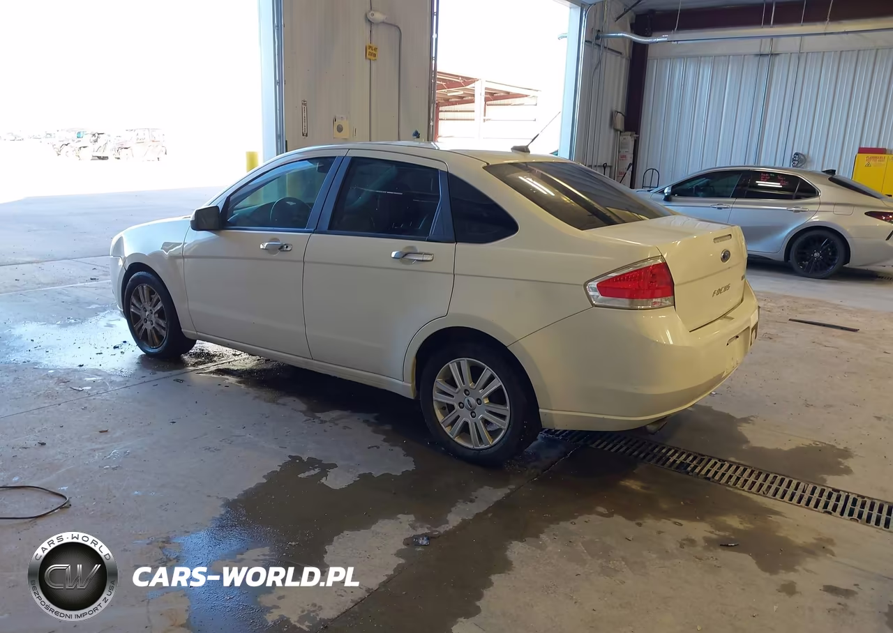 2010 Ford Focus Sel VIN:1FAHP3HN2AW218915 - 3