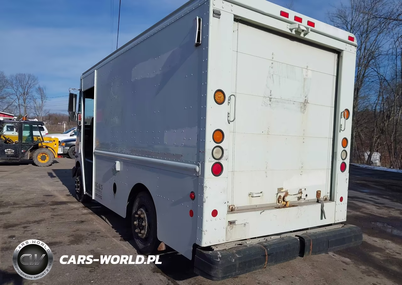 2002 Freightliner Chassis M Line Walk-In Van VIN:4UZAANBW22CJ09962 - 3