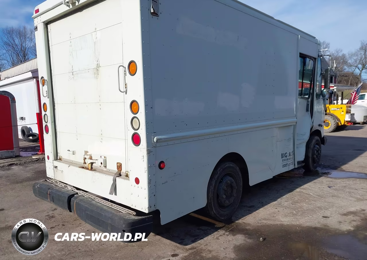 2002 Freightliner Chassis M Line Walk-In Van VIN:4UZAANBW22CJ09962 - 4