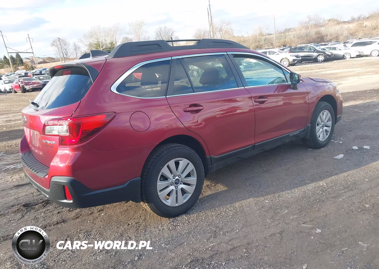 2018 Subaru Outback 2.5I Premium VIN:4S4BSAHC5J3235092 - 4