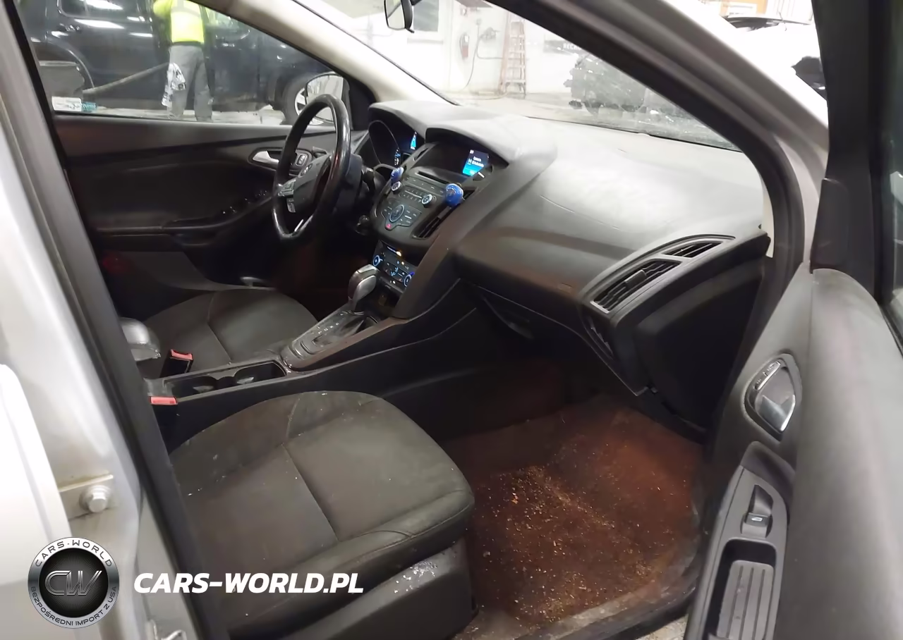 2015 Ford Focus Se VIN:1FADP3F26FL354867 - 5