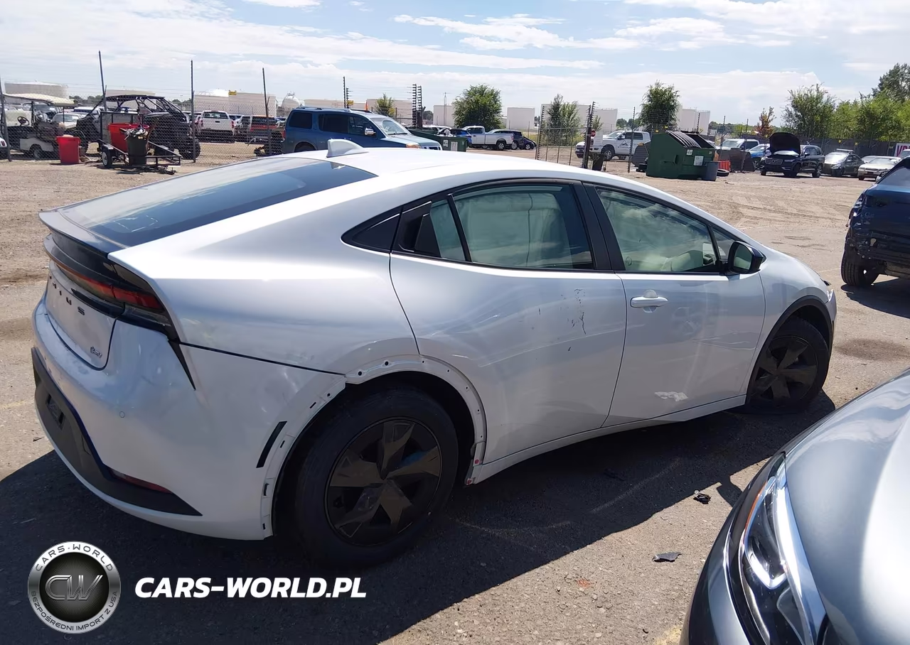 2024 Toyota Prius Le VIN:JTDACAAU9R3027079 - 13