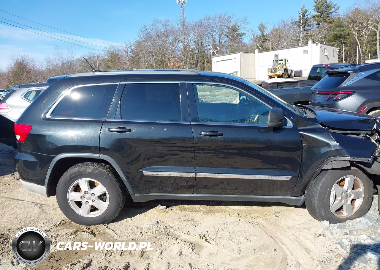 2013 Jeep Grand Cherokee Laredo VIN:1C4RJFAG2DC557564 - 13