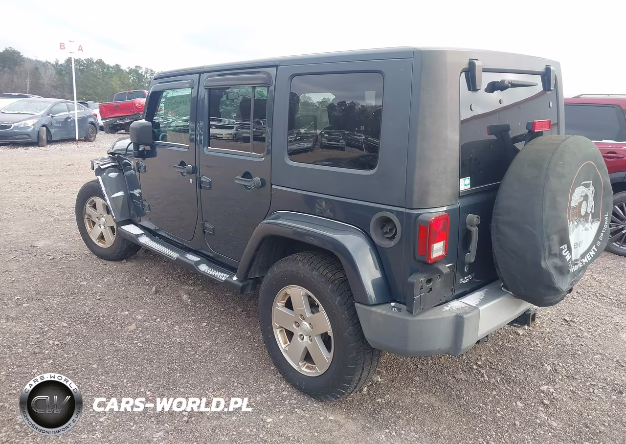 2008 Jeep Wrangler Unlimited Sahara VIN:1J4GA591X8L609072 - 3