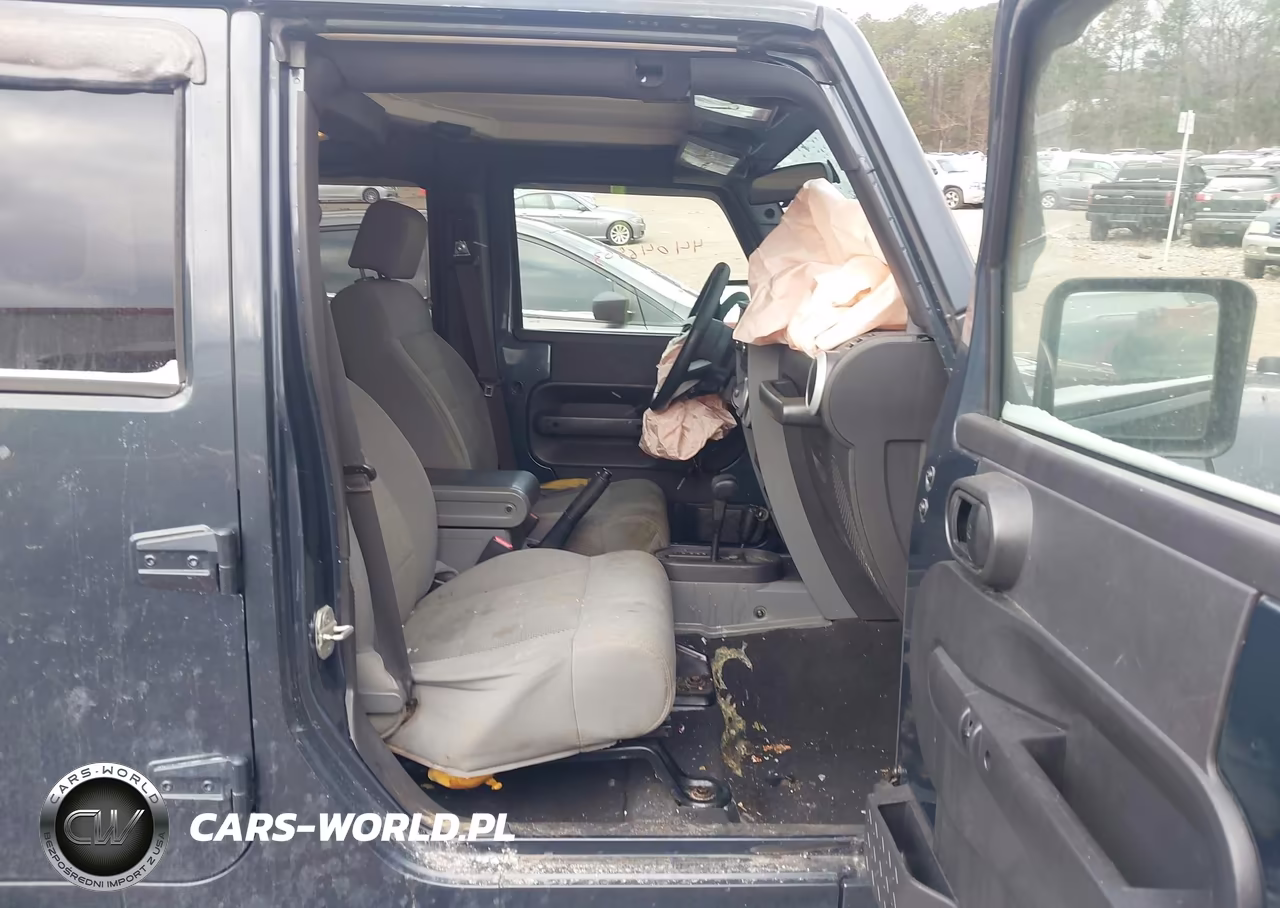 2008 Jeep Wrangler Unlimited Sahara VIN:1J4GA591X8L609072 - 5