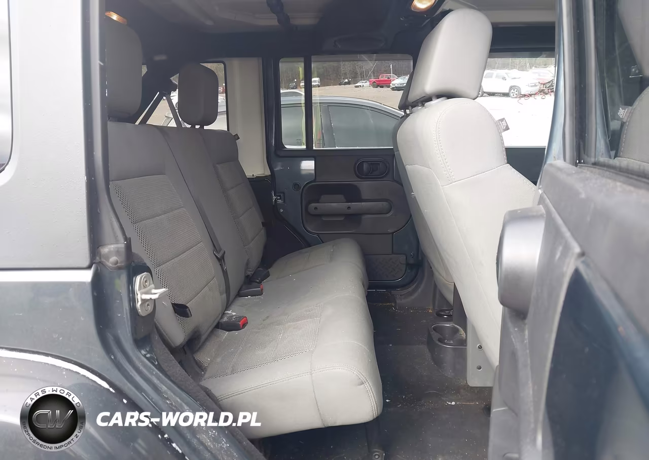2008 Jeep Wrangler Unlimited Sahara VIN:1J4GA591X8L609072 - 8